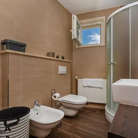 Appartement Stylish Two Bedroom Apartment&garage Parking Place