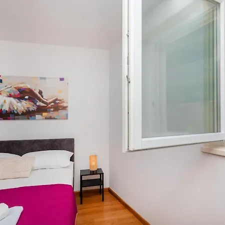 Stylish Two Bedroom Apartment&garage Parking Place דוברובניק