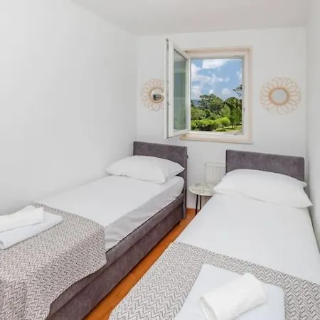 Appartement Stylish Two Bedroom Apartment&garage Parking Place *
