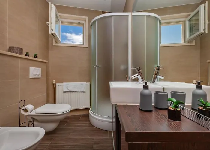 Stylish Two Bedroom Apartment&garage Parking Place Apartment *