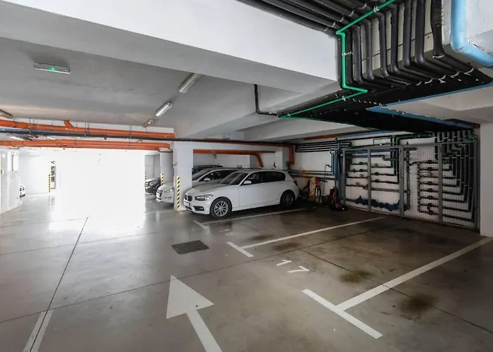 Stylish Two Bedroom Apartment&garage Parking Place Appartement *
