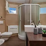 Stylish Two Bedroom Apartment&garage Parking Place 아파트 *