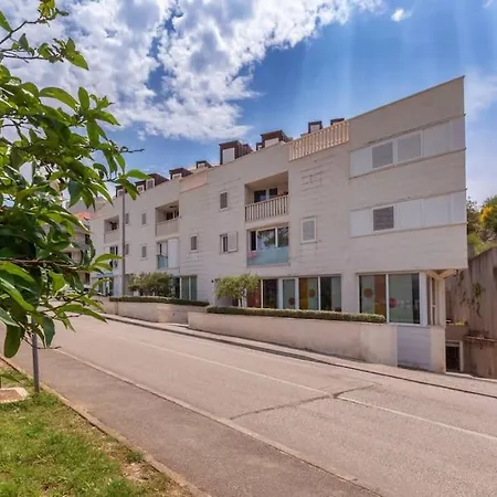 Stylish Two Bedroom Apartment&garage Parking Place Apartment *