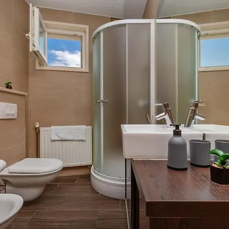 Stylish Two Bedroom Apartment&garage Parking Place Apartment *