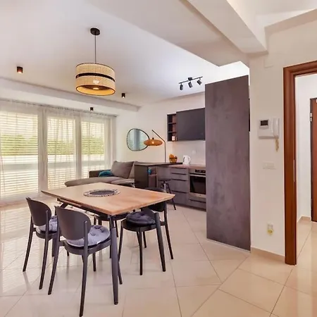 Stylish Two Bedroom Apartment&garage Parking Place * 두브로브니크
