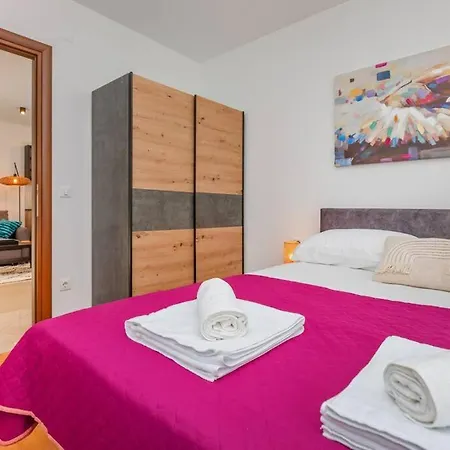 아파트 Stylish Two Bedroom Apartment&garage Parking Place